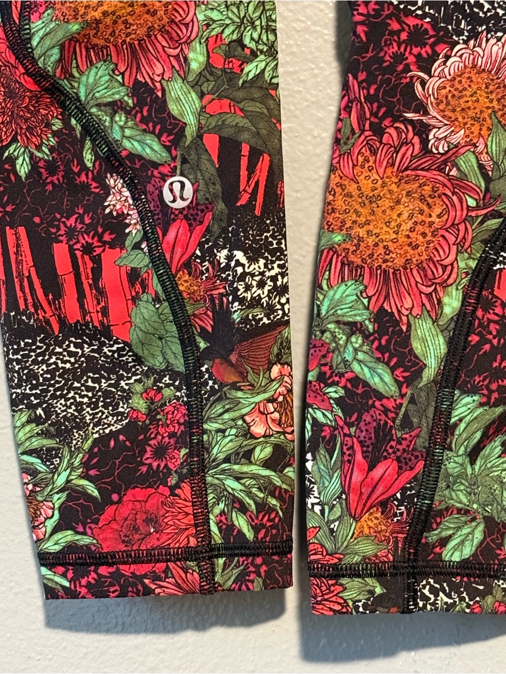 Lululemon Floral High-Rise Leggings - Bold Garden Print size 4 - Picture 4 of 8